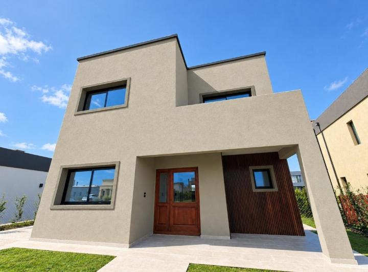 Casa · 243m² · 5 Ambientes · 2 Cocheras