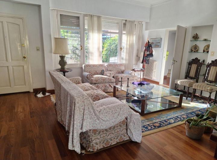 Casa · 211m² · 5 Ambientes · 2 Cocheras
