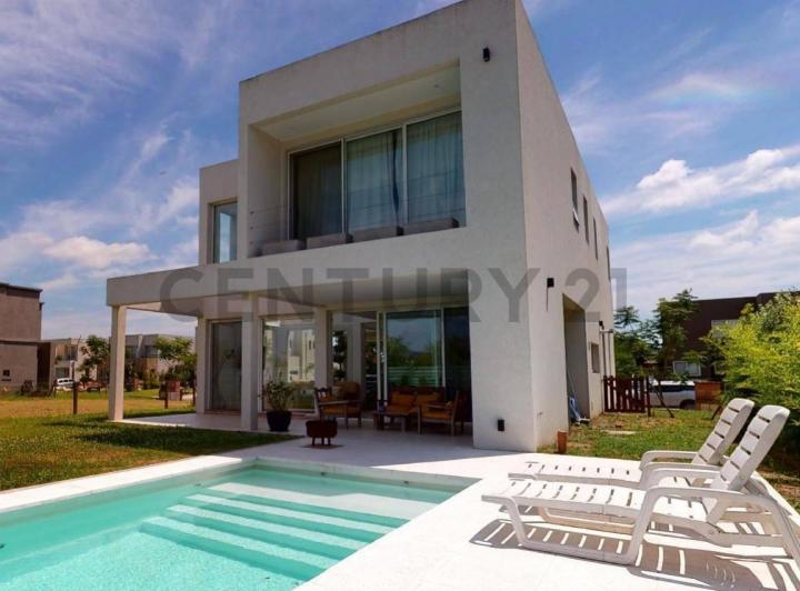 Casa · 180m² · 5 Ambientes · 2 Cocheras