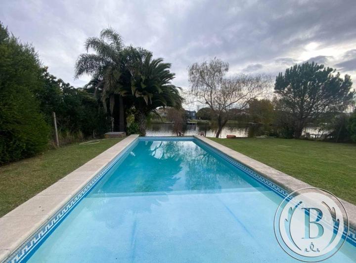 Casa · 265m² · 5 Ambientes · 2 Cocheras