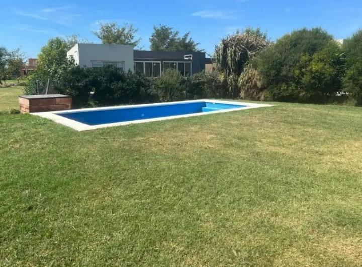 Casa · 178m² · 5 Ambientes · 4 Cocheras
