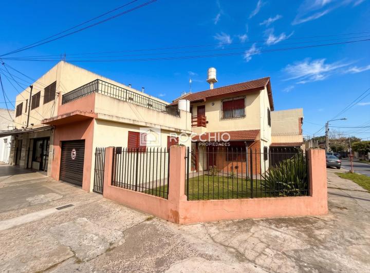 Casa · 200m² · 6 Ambientes · 2 Cocheras