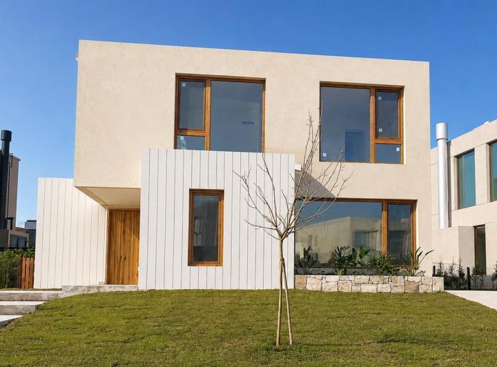 Casa · 256m² · 5 Ambientes · 1 Cochera