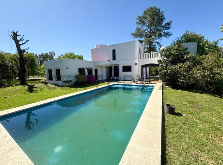 Casa · 291m² · 5 Ambientes · 2 Cocheras