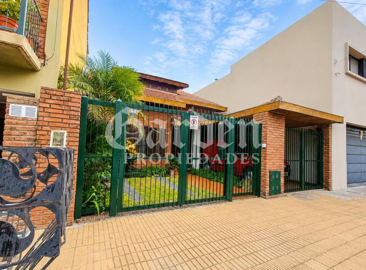 Casa · 220m² · 5 Ambientes · 2 Cocheras