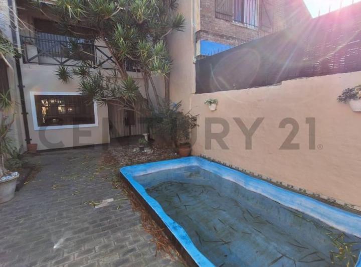 Casa · 160m² · 6 Ambientes · 1 Cochera