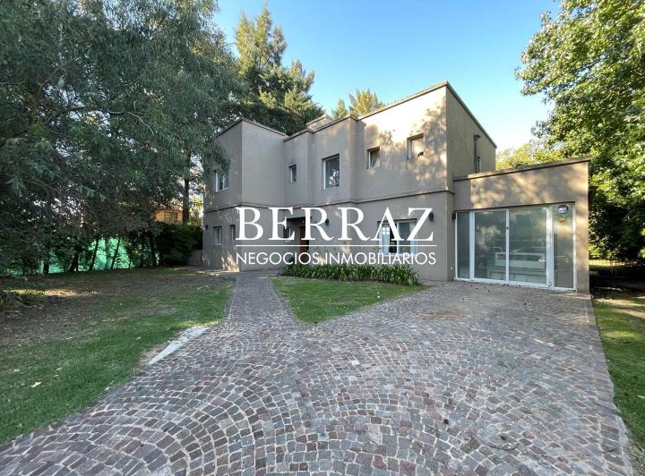Casa · 184m² · 5 Ambientes · 4 Cocheras