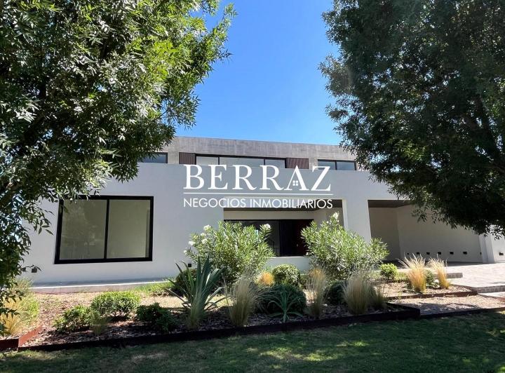 Casa · 316m² · 7 Ambientes · 1 Cochera