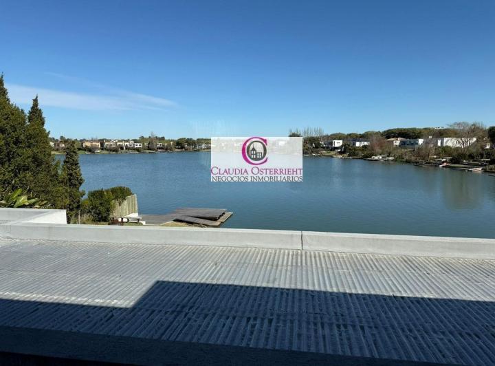 Casa · 450m² · 5 Ambientes · 1 Cochera