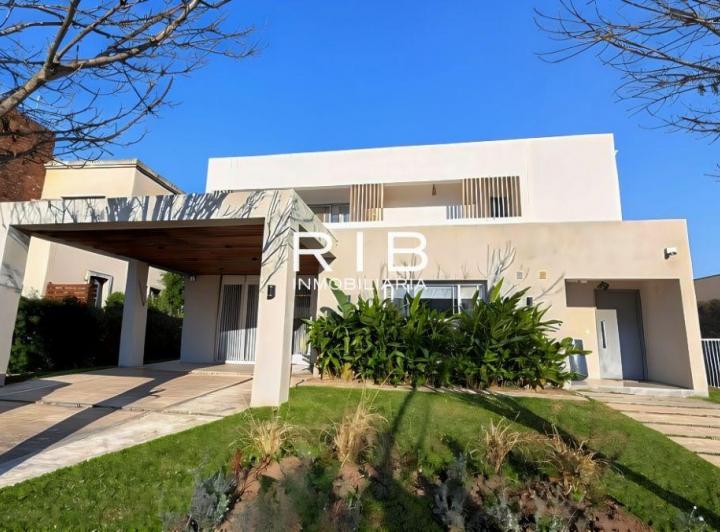 Casa · 260m² · 5 Ambientes · 1 Cochera