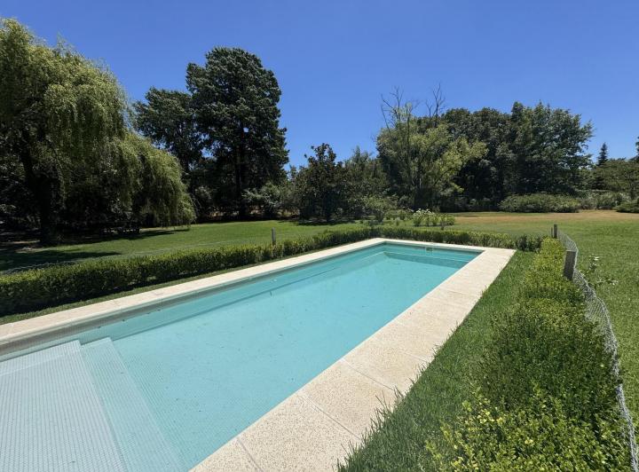 Casa · 194m² · 6 Ambientes · 2 Cocheras
