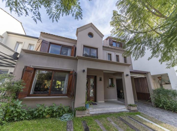 Casa · 199m² · 6 Ambientes · 1 Cochera
