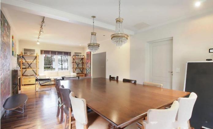 Casa · 233m² · 5 Ambientes · 1 Cochera