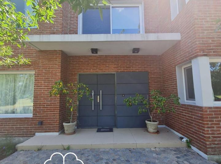 Casa · 200m² · 6 Ambientes