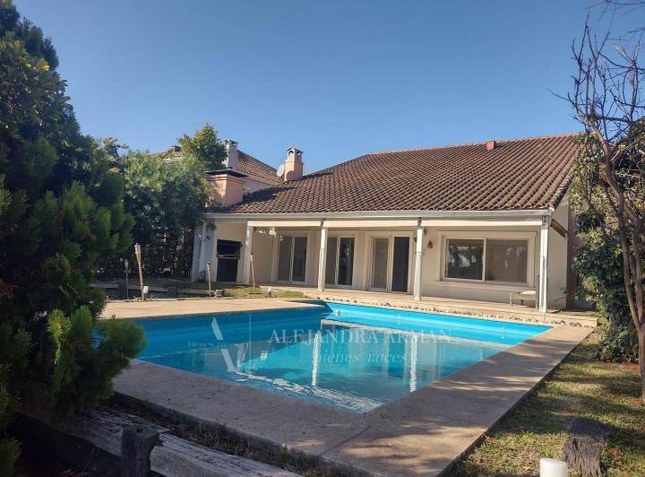 Casa · 300m² · 7 Ambientes