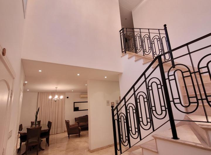 Casa · 280m² · 6 Ambientes · 2 Cocheras