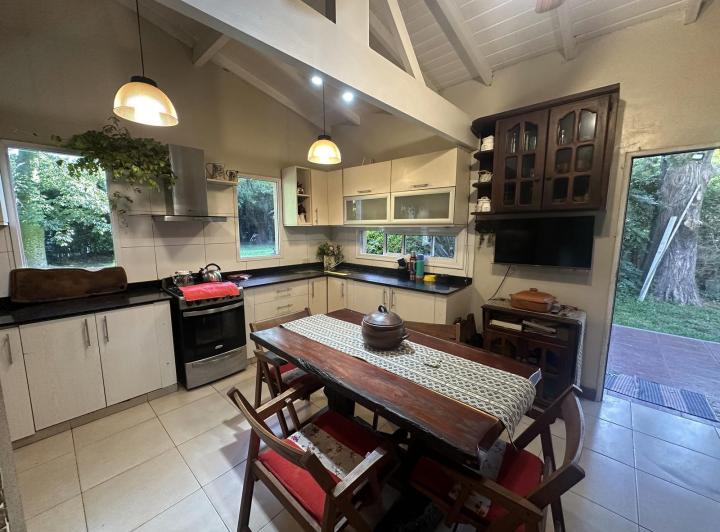 Casa · 280m² · 6 Ambientes