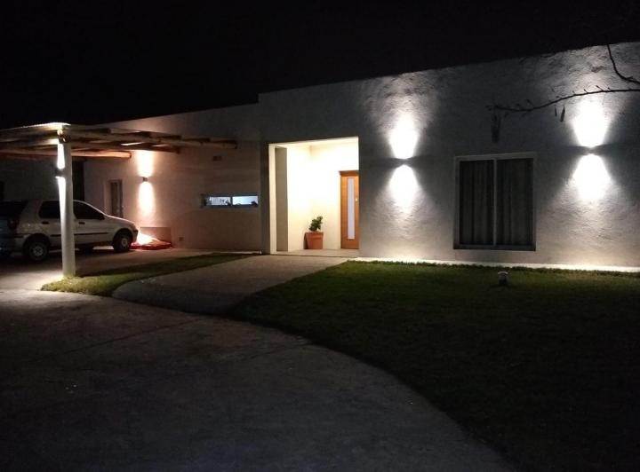 Casa · 200m² · 5 Ambientes · 2 Cocheras
