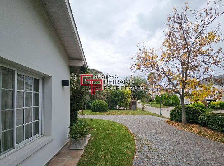 Casa · 269m² · 6 Ambientes · 2 Cocheras
