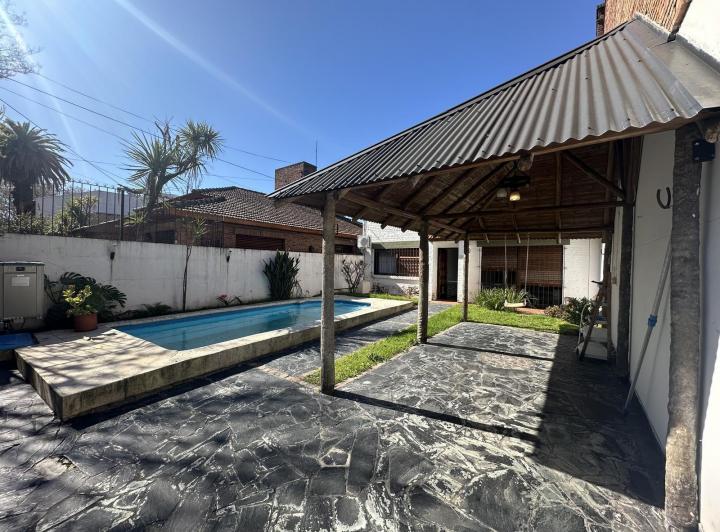 Casa · 178m² · 6 Ambientes · 1 Cochera