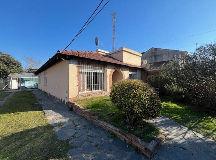 Casa · 243m² · 5 Ambientes · 4 Cocheras