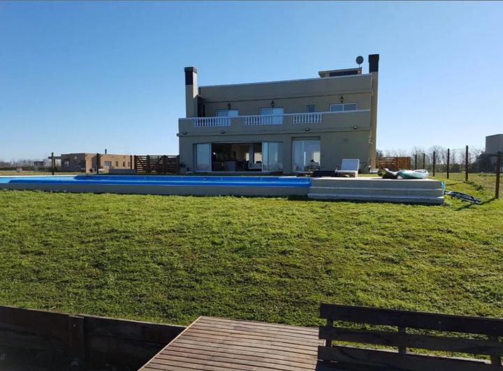 Casa · 262m² · 5 Ambientes · 5 Cocheras