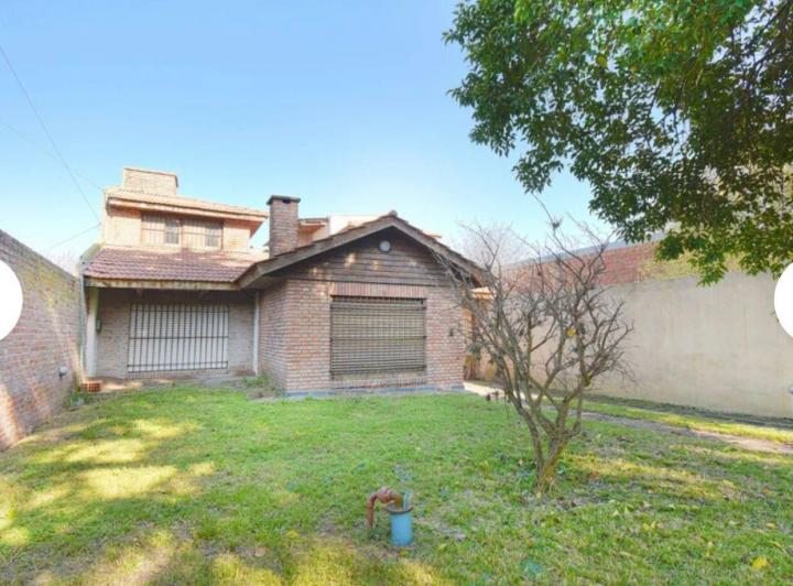 Casa · 400m² · 5 Ambientes · 2 Cocheras