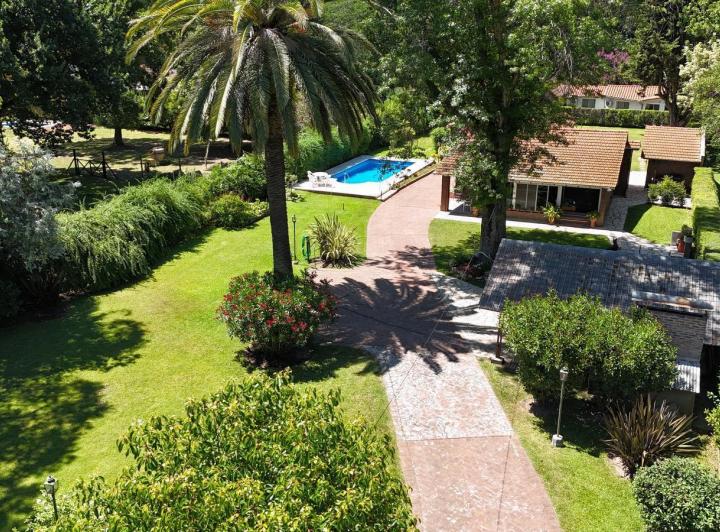 Casa · 255m² · 5 Ambientes · 3 Cocheras