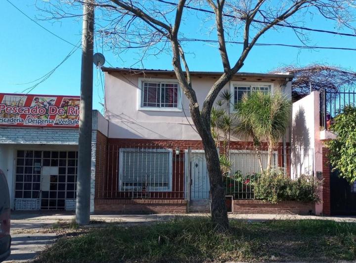 Casa · 200m² · 5 Ambientes