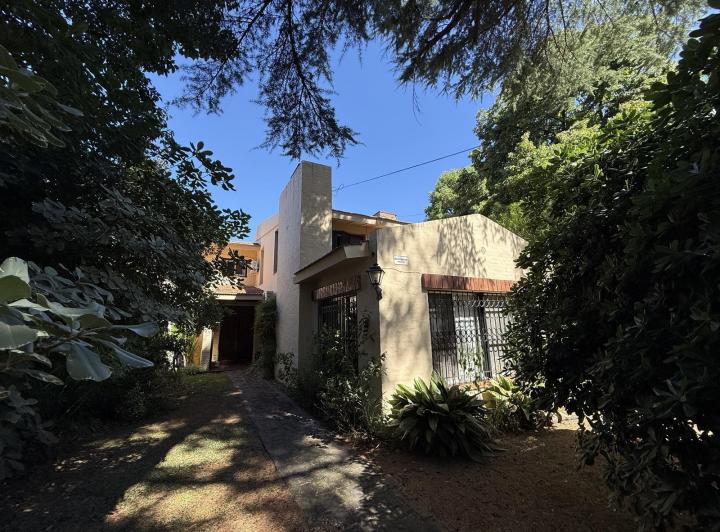 Casa · 194m² · 5 Ambientes · 6 Cocheras