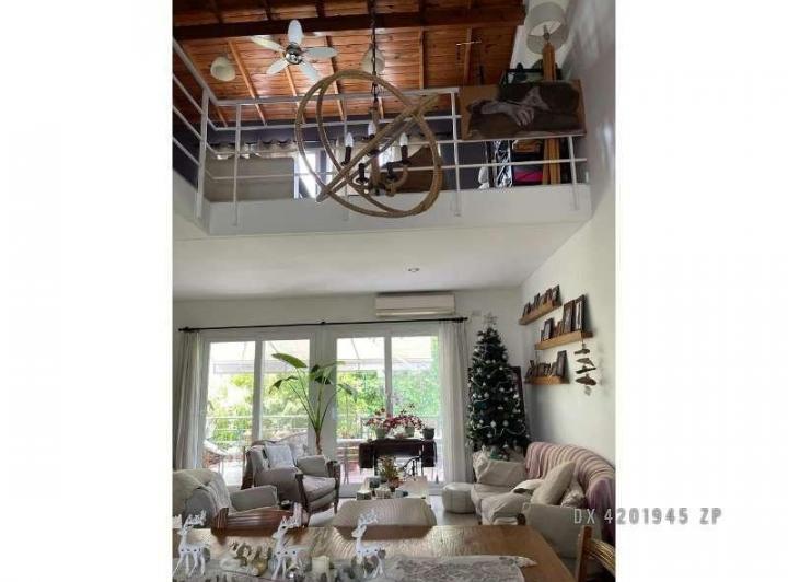 Casa · 200m² · 5 Ambientes · 1 Cochera
