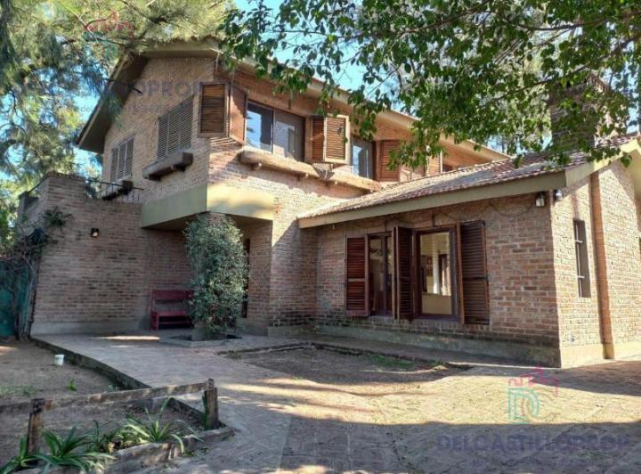 Casa · 209m² · 6 Ambientes · 1 Cochera