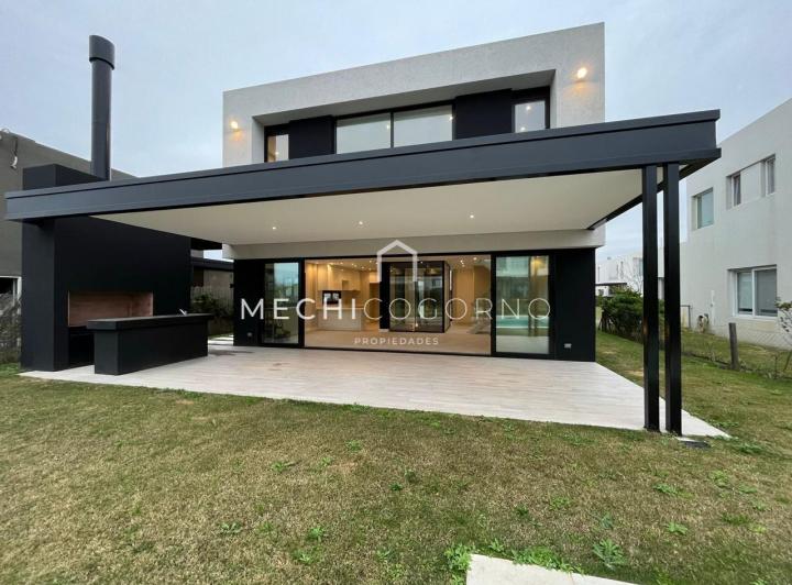 Casa · 195m² · 5 Ambientes · 3 Cocheras
