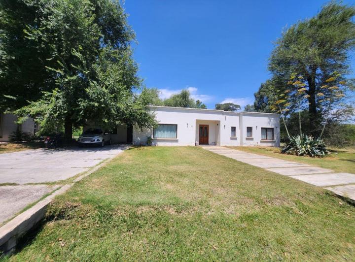 Casa · 320m² · 6 Ambientes · 1 Cochera