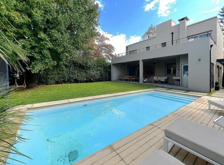 Casa · 180m² · 5 Ambientes · 1 Cochera