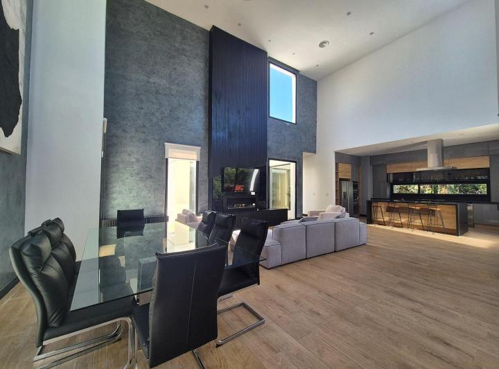 Casa · 420m² · 7 Ambientes · 6 Cocheras