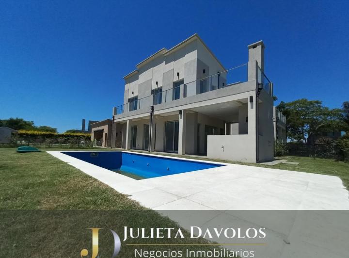 Casa · 248m² · 7 Ambientes · 2 Cocheras