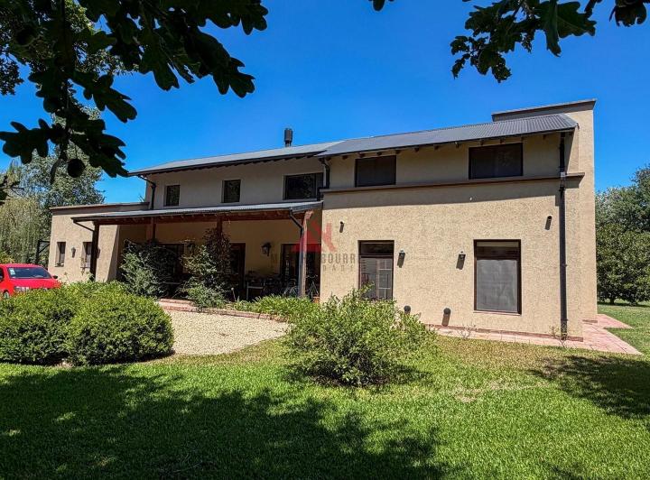 Casa · 305m² · 7 Ambientes