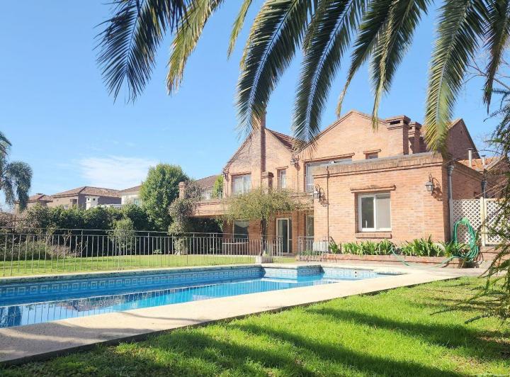 Casa · 396m² · 7 Ambientes · 5 Cocheras