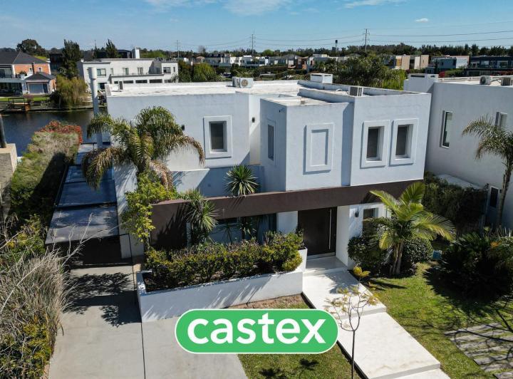 Casa · 340m² · 7 Ambientes · 4 Cocheras
