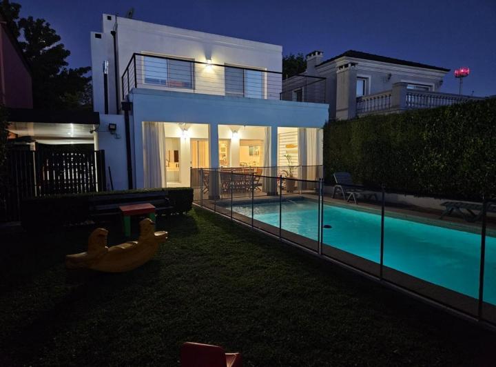 Casa · 120m² · 5 Ambientes · 2 Cocheras
