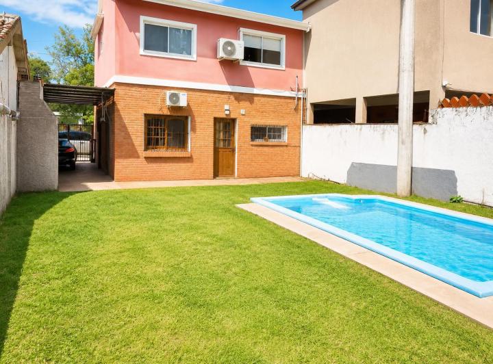 Casa · 160m² · 5 Ambientes · 2 Cocheras