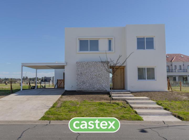 Casa · 249m² · 6 Ambientes · 2 Cocheras