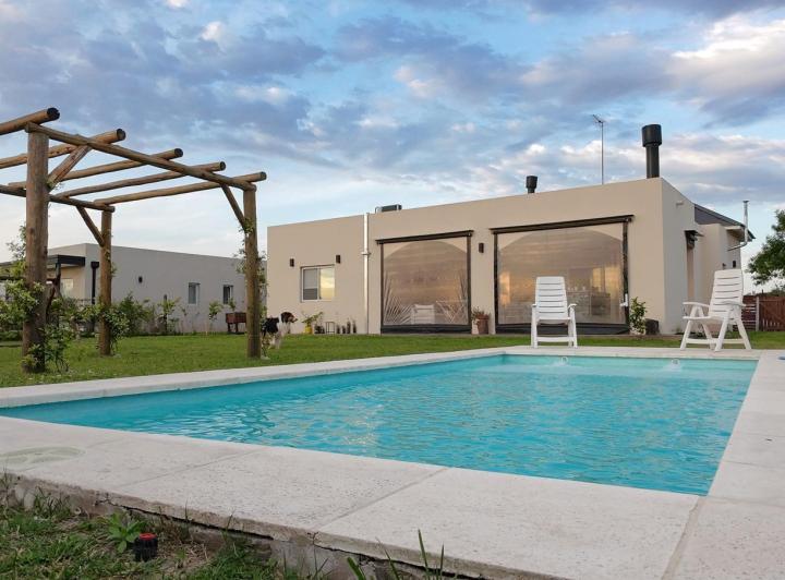 Casa · 180m² · 5 Ambientes · 1 Cochera