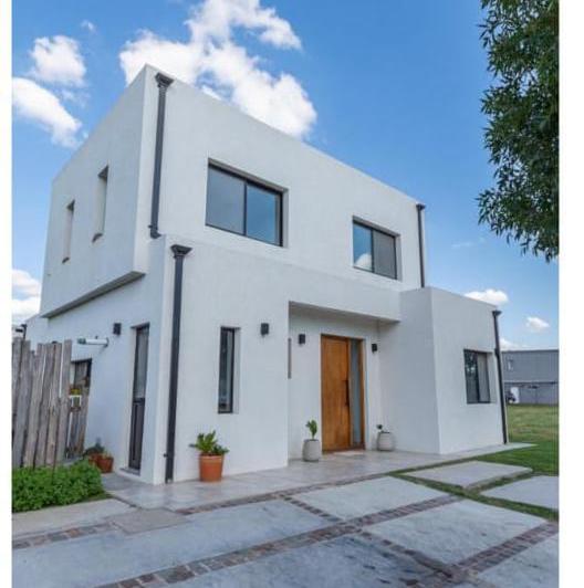 Casa · 208m² · 5 Ambientes · 2 Cocheras
