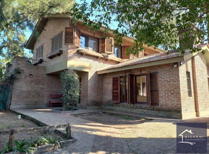 Casa · 180m² · 7 Ambientes