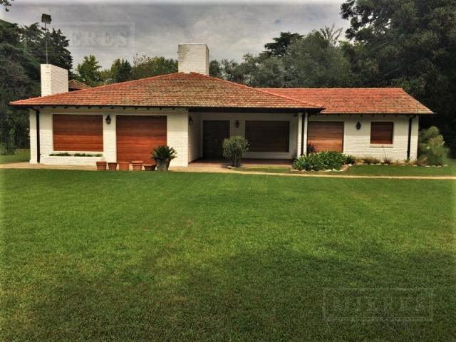 Casa · 260m² · 7 Ambientes · 2 Cocheras