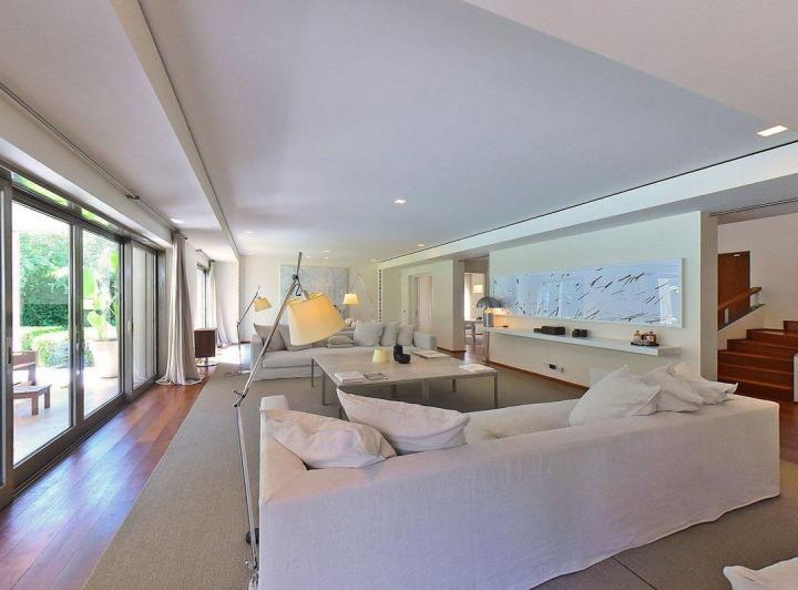 Casa · 480m² · 7 Ambientes · 1 Cochera