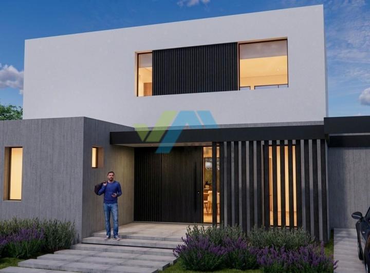 Casa · 210m² · 5 Ambientes · 2 Cocheras