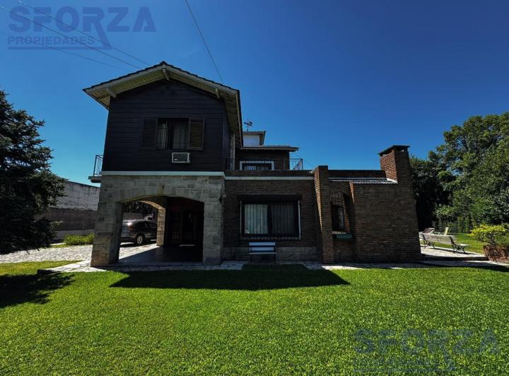 Casa · 450m² · 7 Ambientes · 6 Cocheras